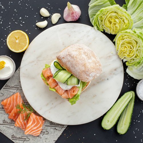 Сэндвич с лососем и сливочным кремом (220 г)