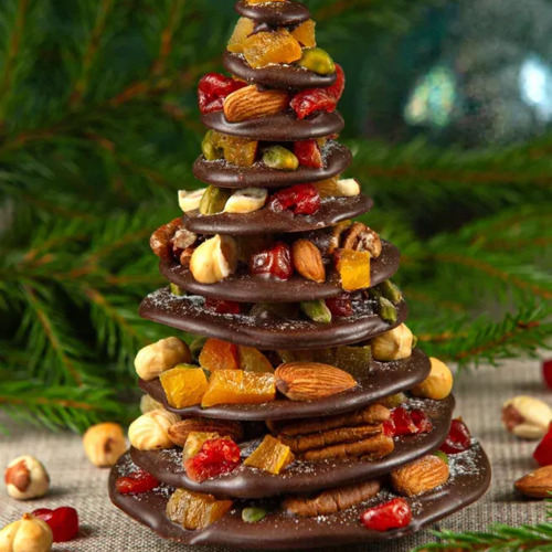 Шоколадная елка с цукатами и орехами (350 г)
